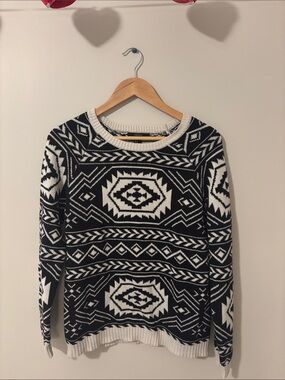 Forever 21 Black and White Geometric Crewneck Sweater